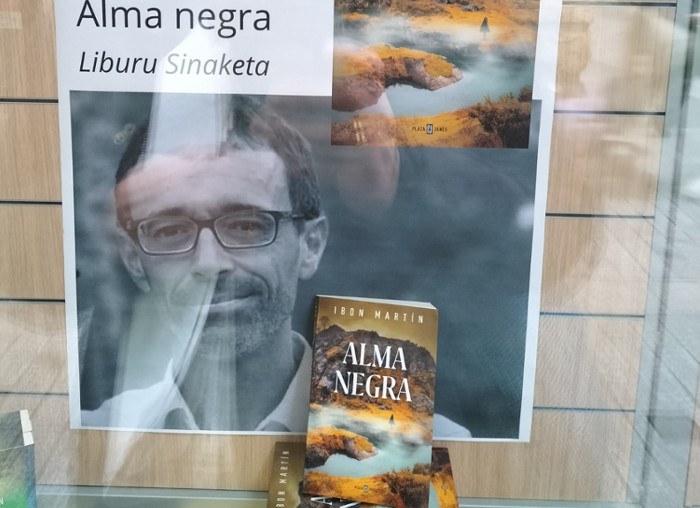 Ibon Martín "Alma negra" liburua sinatzen