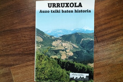 “Urruxola: Auzo txiki baten historia” liburuaren hirugarren argitalpena egin du Artixa elkarteak