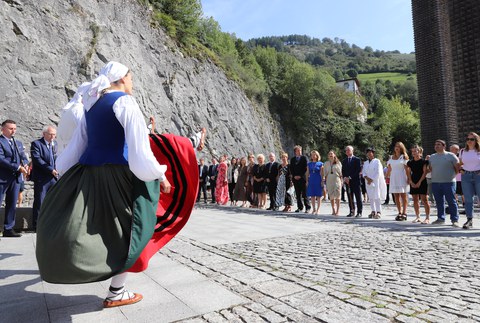 Imanol Pradales Lehendakaria buru, erakundeetako ordezkaritza zabalarekin ospatuko da Arantzazuko Amaren eguna