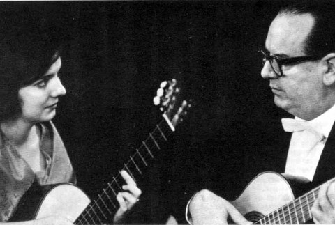 Lupe de Azpiazu, Jose de Azpiazu gitarra-jolearen alaba, hil berri da