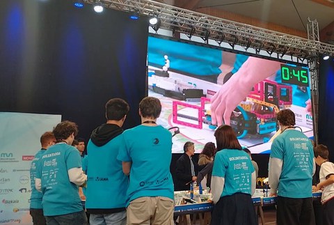 Oñati Institutuko eta Elkar Heziko DBH4ko hainbat ikaslek First Lego League lehiaketan parte hartu dute